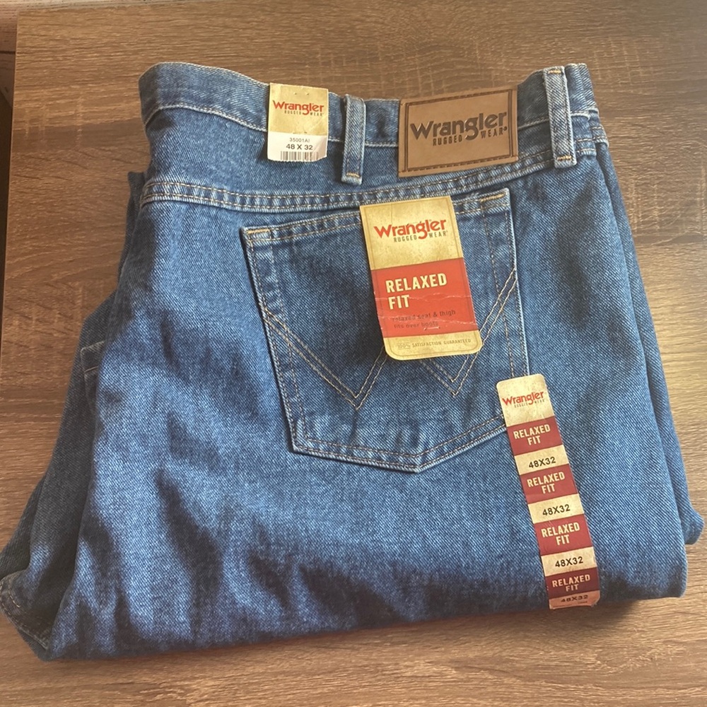 NWT Wrangler Men's Relaxed Fit Blue Jeans 48x32